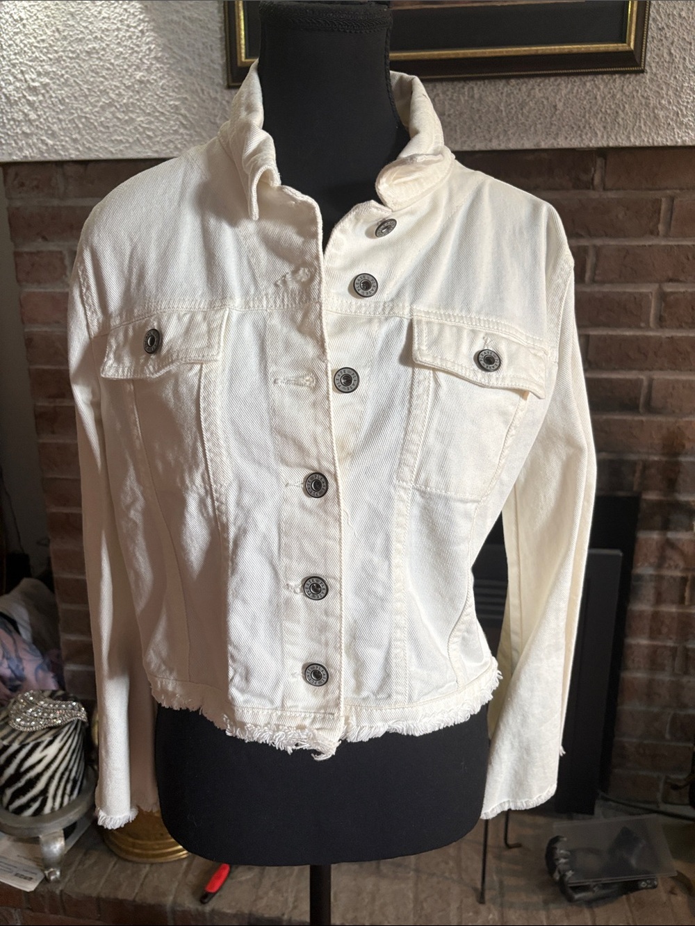 Women's Cream Button-Front Denim Jacket with Frayed Hem